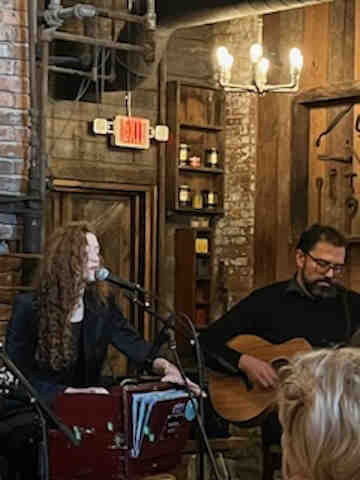 Brunch with Lauren Magarelli & Jonno Hull – Salon Stage