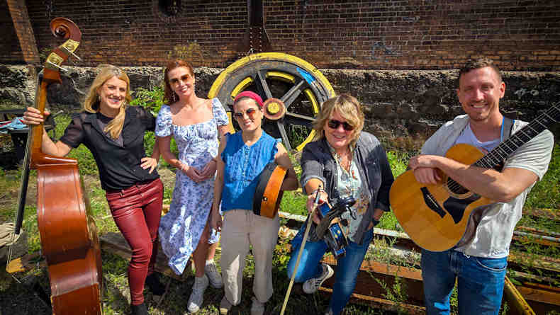 Eileen Ivers & The Brigideens